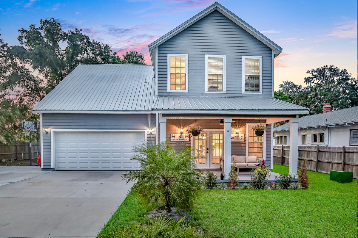 Photo 3 of Updated, dog-friendly gem w/fenced yard, foosball & pool tables, WiFi, fireplace