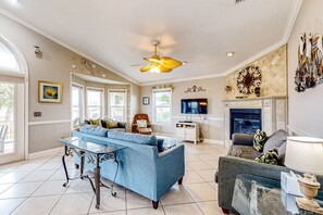 Fernseher, Kamin, Bücher