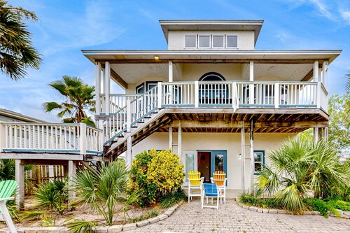Tropical Gem w/ Courtyard & Large Deck – Stroll 1 Block to Beach Boardwalk