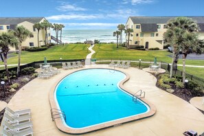 حمّام سباحة مُدفَّأ