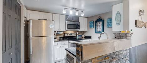 Fridge, microwave, oven, stovetop