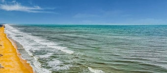 Spacious townhouse with private balcony, waterview, pool and WIFI