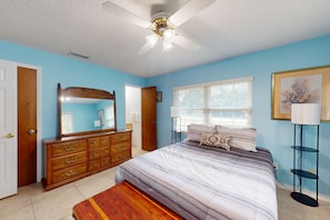 4 bedrooms, iron/ironing board, Internet, bed sheets
