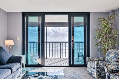 Fantastic home with views of sunrises, sunsets, & dolphins + WiFi & shared pool
