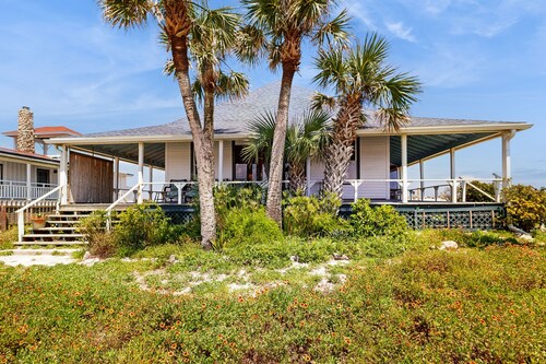 Fabulous oceanfront home with ocean view, WiFi, washer/dryer, & central AC