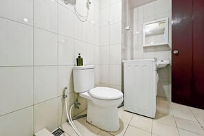 Bathroom - BEST View 1BR Apt Callia w/ Pool, Gym & Wi-Fi (East Jakarta)