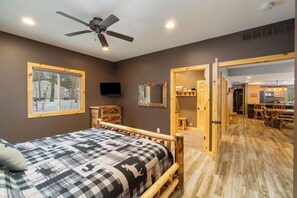 3 bedrooms, iron/ironing board, travel crib, free WiFi