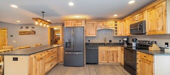 Larkin's Cabin Pet & Family Friendly!