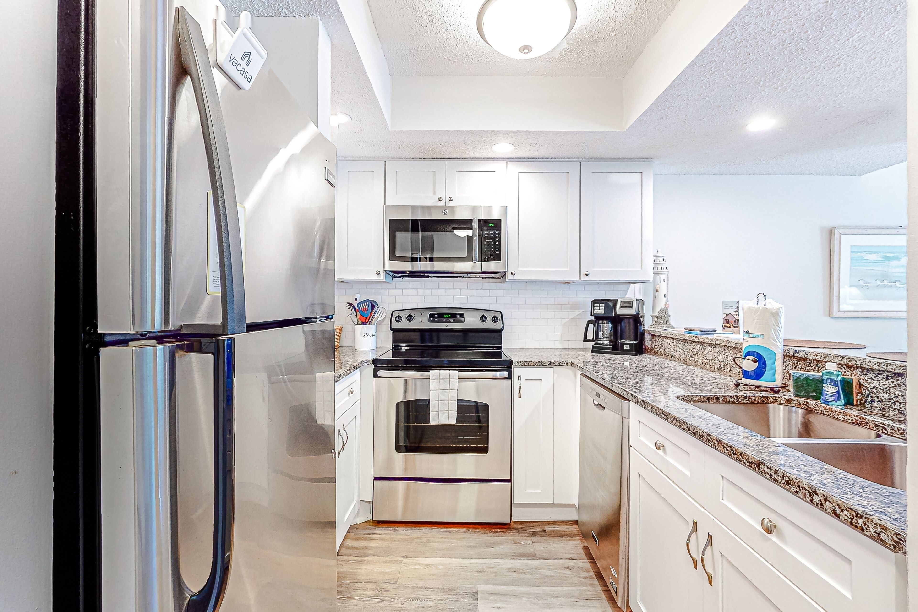 冰箱、微波炉、烤箱、炉灶