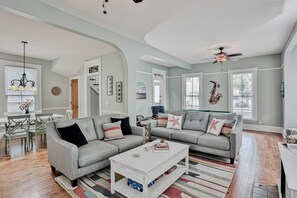 TV, peis, bordtennis og bøker