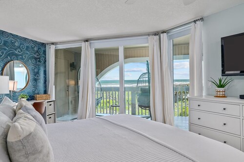 Lovely ocean-view condo with pools, hot tubs, private W/D, & central AC