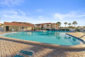 Et oppvarmet basseng