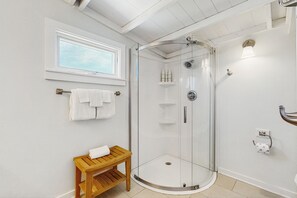 Dusche, Haartrockner, Handtücher
