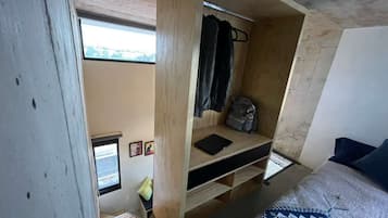 Standard Duplex | Meja, seterika/papan seterika, Wi-fi percuma