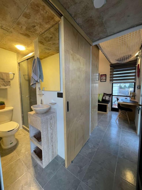 Standard Duplex | Bathroom | Shower, towels, soap, shampoo