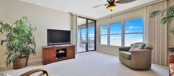 Spacious oceanfront condo with shared pool and tennis courts