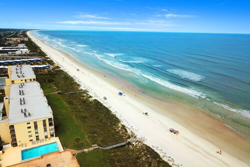 Spacious oceanfront condo with shared pool and tennis courts