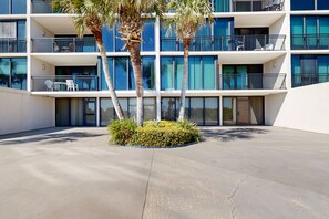 Exterior - Renovated, ground-floor condo at oceanfront complex with pool - steps to beach (St. Augustine)