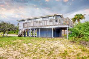 Exterior - Dog-Friendly Home with Beach Access & Deck - Snowbirds Welcome (St. Augustine)
