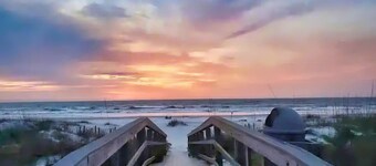 Waterfront condo with community pools & hot tub - walk to the beach