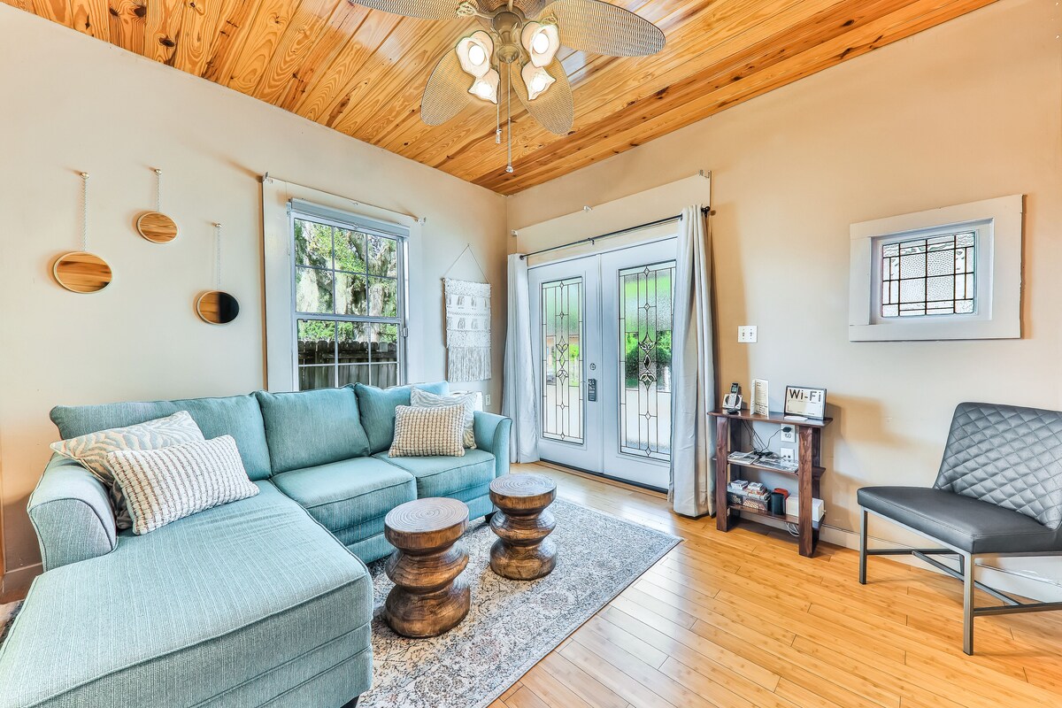Photo 3 of Ideally located getaway w/ tiki bar, outdoor seating, & brick grill - dogs OK