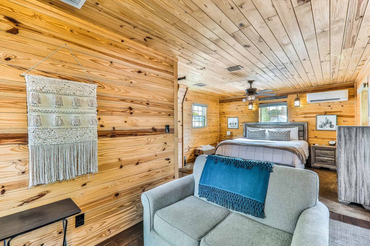 Photo 25 of Ideally located getaway w/ tiki bar, outdoor seating, & brick grill - dogs OK