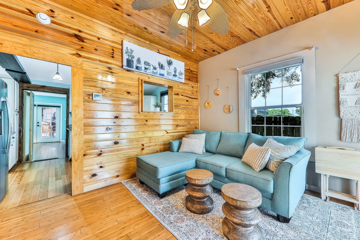 Photo 8 of Ideally located getaway w/ tiki bar, outdoor seating, & brick grill - dogs OK