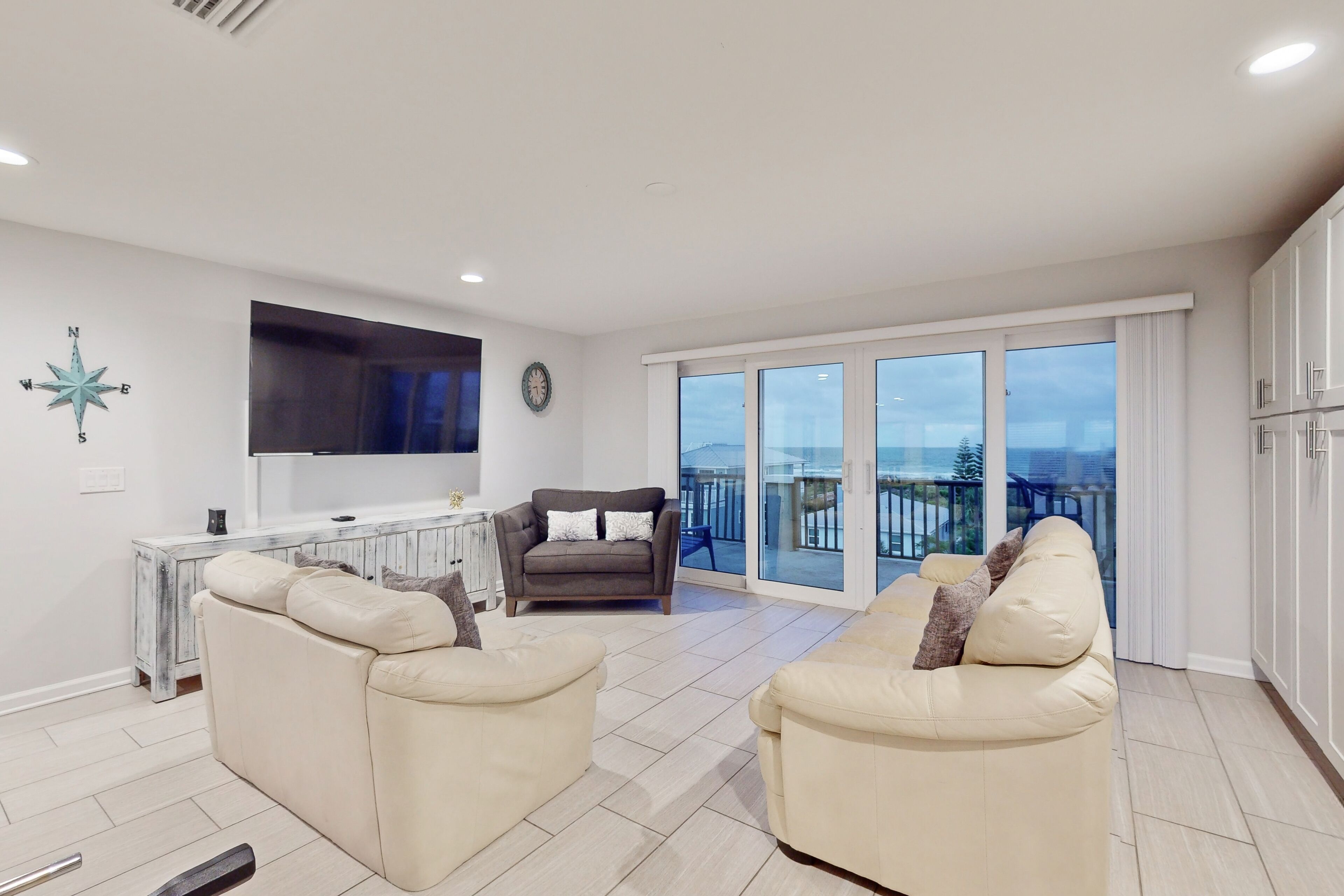 智能电视、桌上足球、书