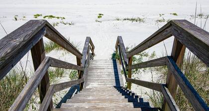 Ocean view 'Atlantic dream' w/pool & spa, wraparound balcony, steps to beach