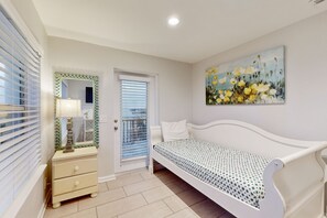 8 bedrooms, desk, iron/ironing board, free WiFi