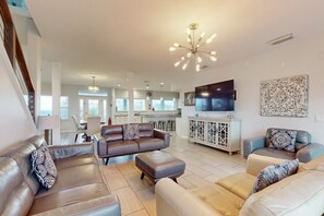 Smart TV, foosball, books - Ocean view 'Atlantic dream' w/pool & spa, wraparound balcony, steps to beach (St. Augustine)