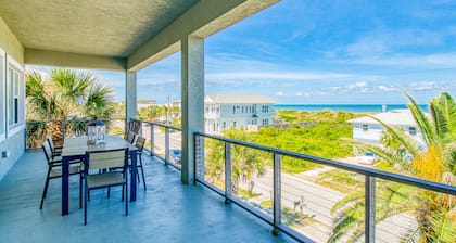 Ocean view 'Atlantic dream' w/pool & spa, wraparound balcony, steps to beach