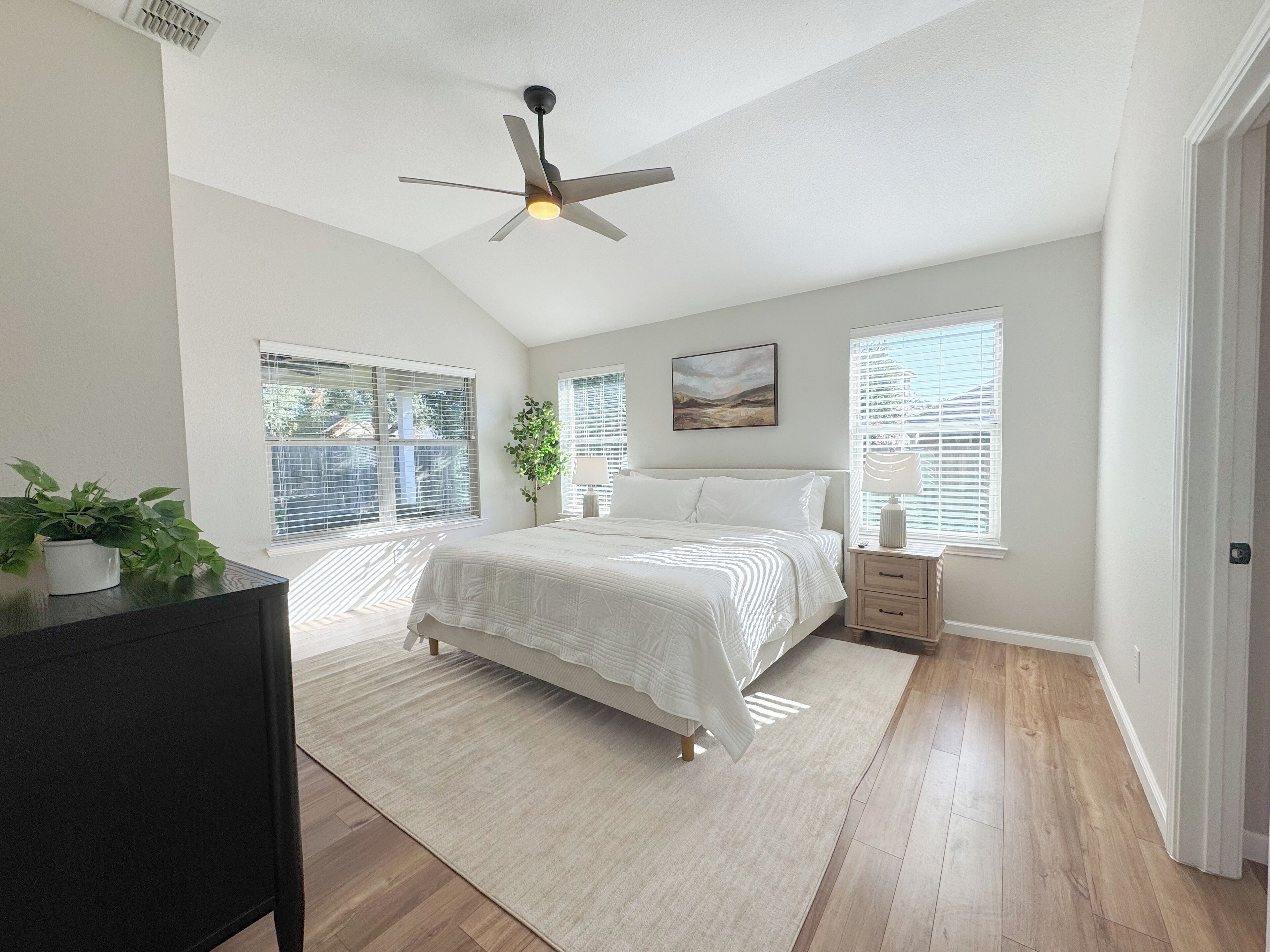 4 bedrooms, WiFi, bed sheets