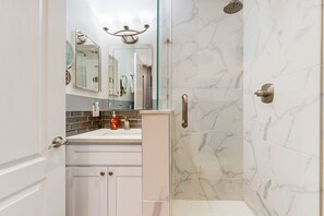 Een douche, een haardroger