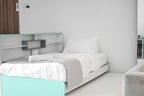 A modern bedroom with a bed, a nightstand, and a wall-mounted shelf. - Mansion One Suites by Simply Penang (George Town)