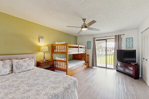 2 chambres, fer et planche à repasser, lit de bébé portatif