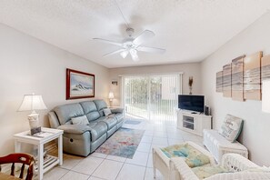 TV, books - Ground-floor condo by the beach with on-site pool, tennis, & private patio (St. Augustine)