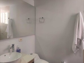 Leilighet – standard, byutsikt | Bad