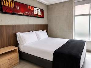 In-room safe, WiFi (free)