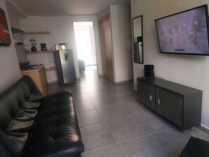 40-inch flat-screen TV with cable channels - Best bang for your buck in Laureles (Medellín)