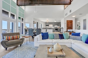 Fernseher, Bücher, Stereoanlage