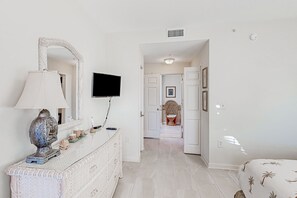 3 Schlafzimmer, Schreibtisch, Bügeleisen/Bügelbrett, kostenloses WLAN