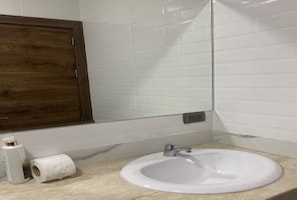 Handtücher, Seife, Toilettenpapier