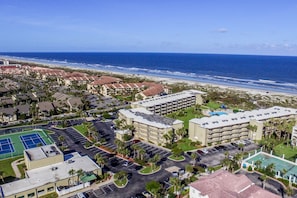 Exterior - Garden-level condo with patio, 2 pools, gym, tennis & sauna - steps to the beach (St. Augustine)