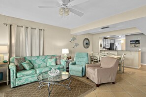 TV, books - Garden-level condo with patio, 2 pools, gym, tennis & sauna - steps to the beach (St. Augustine)