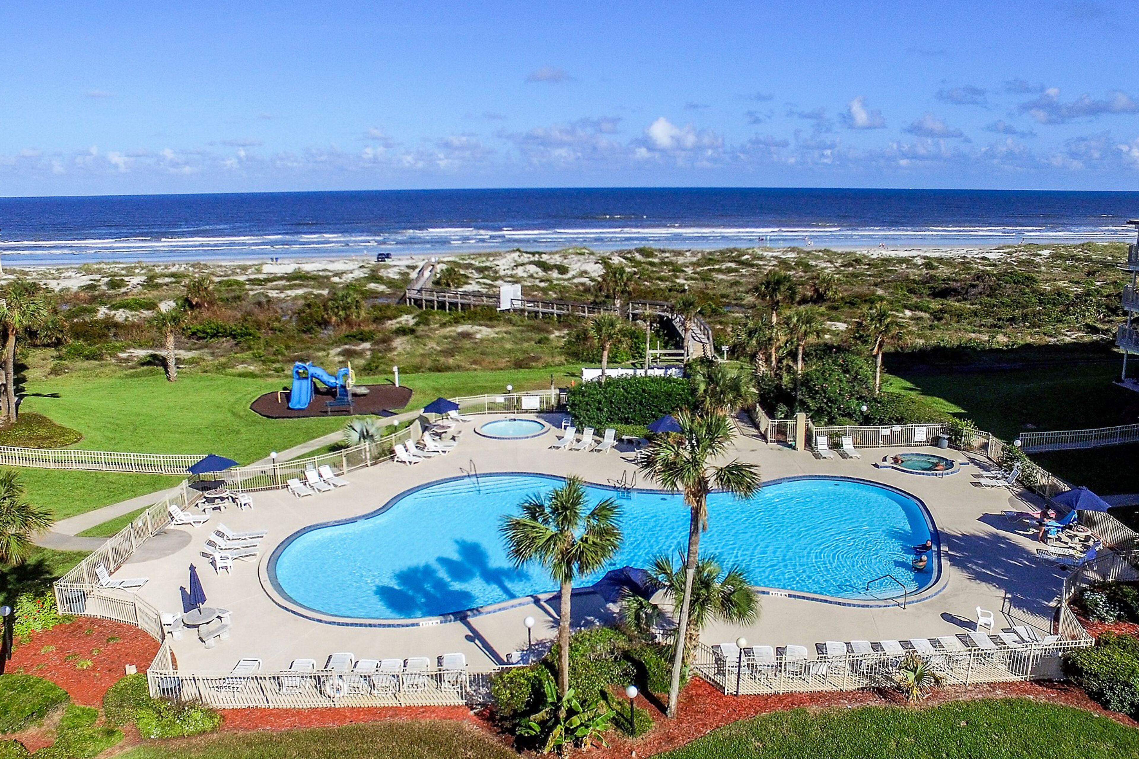 Alberca techada y alberca climatizada