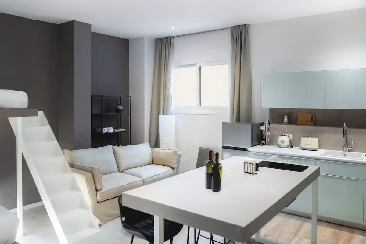 Poros, City Apartment, Non Smoking | Ruang kerja komputer riba, kalis bunyi, Wi-fi percuma