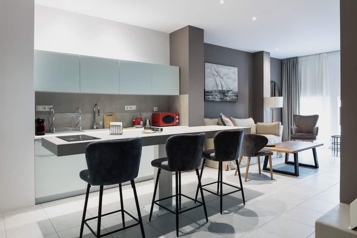 ノートパソコン用作業スペース、WiFi (無料)