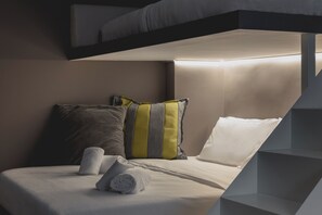 Espacio para trabajar con laptop y wifi gratis 