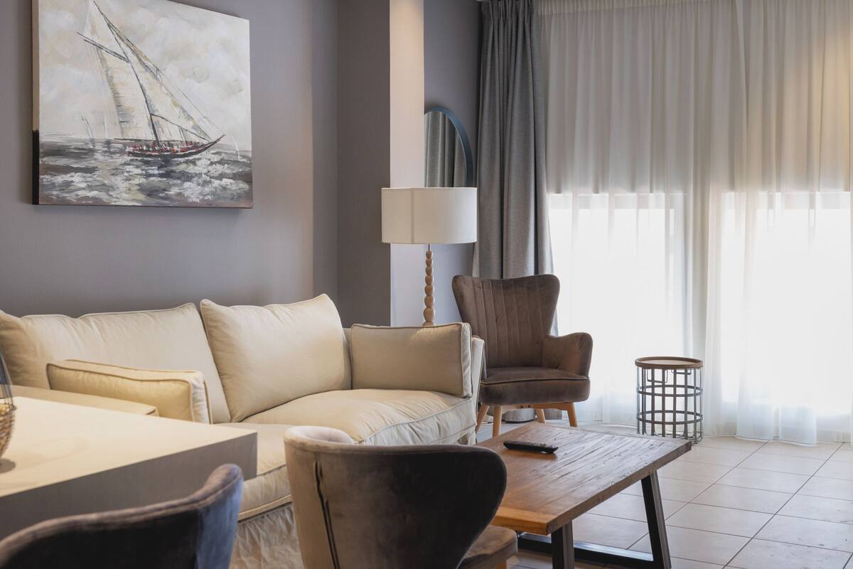 ノートパソコン用作業スペース、WiFi (無料)